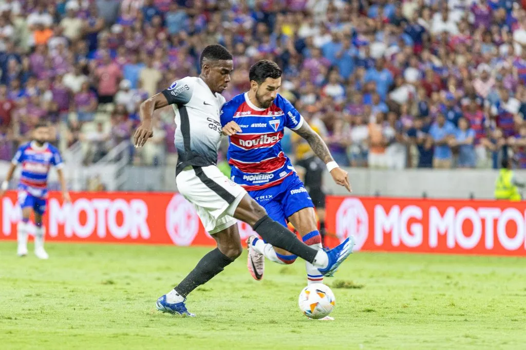Lucero, atacante do Fortaleza, vive uma grande sequência de jogos sem balançar as redes. Foto: Baggio Rodrigues/AGIF