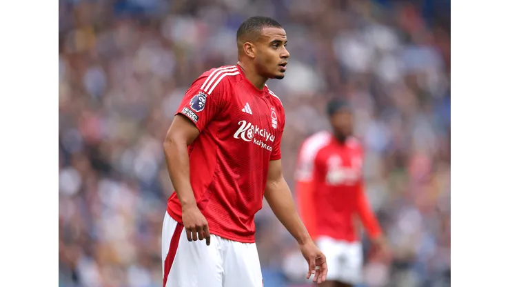 Murillo durante confronto contra o Brighton na Premier League 2024/25.