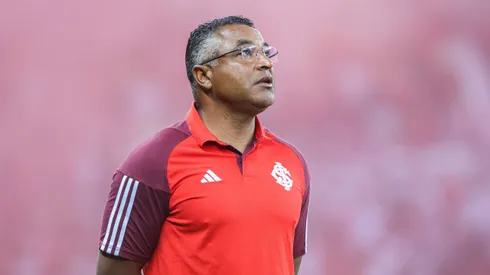 Roger Machado, técnico do Internacional, durante partida contra o Flamengo, pelo Brasileirão Betano.