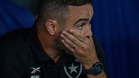 Artur Jorge durante confronto contra o Criciúma no Brasileirão 2024.