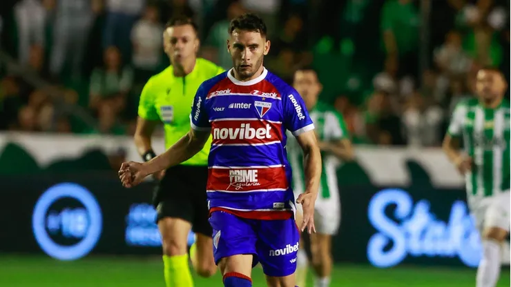Emmanuel Martínez, jogador do Fortaleza, atuando pelo Brasileirão Betano.