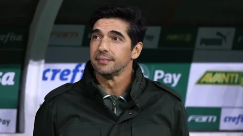 Abel Ferreira, técnico do Palmeiras, durante partida contra o Grêmio (Foto: Marcello Zambrana/AGIF)