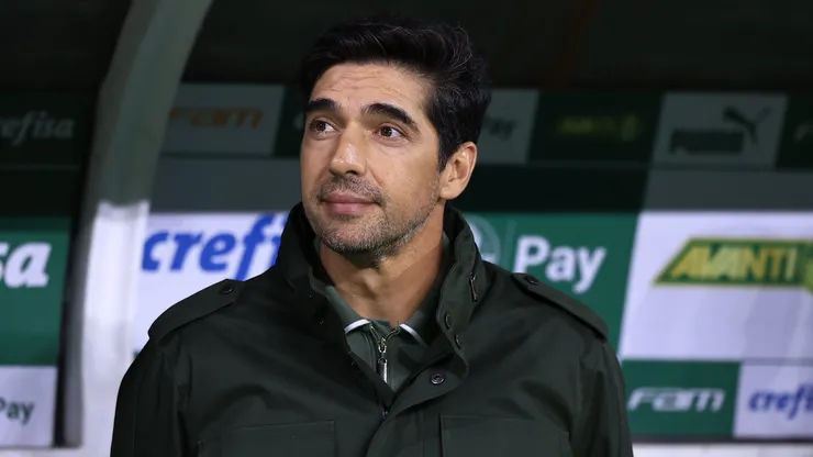 Abel Ferreira, técnico do Palmeiras, durante partida contra o Grêmio (Foto: Marcello Zambrana/AGIF)