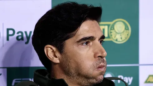 Abel Ferreira, técnico do Palmeiras, durante partida contra o Grêmio (Foto: Marcello Zambrana/AGIF)