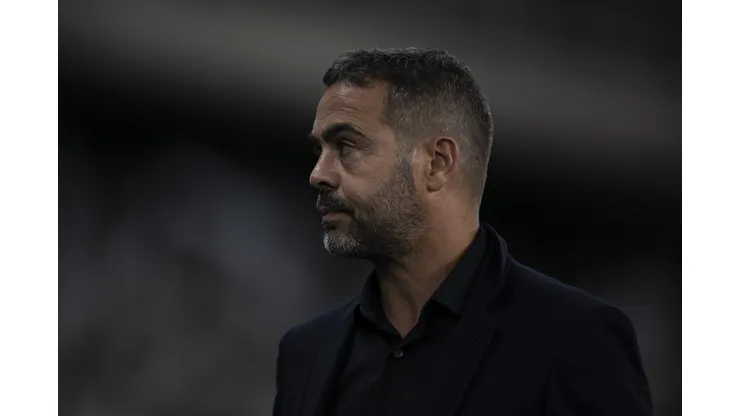 Artur Jorge durante confronto contra o Peñarol na Libertadores 2024.