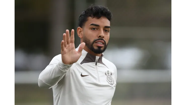 Bidu durante treinamento do Corinthians em junho de 2024.