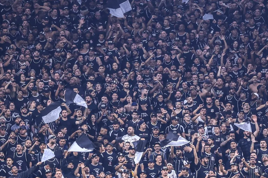 Torcida do Corinthians durante partida contra Palmeiras no Campeonato Brasileiro A 2024. Foto: Marcello Zambrana/AGIF