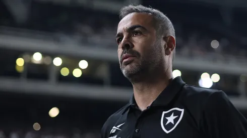 RIO DE JANEIRO, BRAZIL – JULY 27: Head coach Artur Jorge of Botafogo looks prior to the match between Botafogo and Cruzeiro as part of Brasileirao 2024 at Estadio Olimpico Nilton Santos on July 27, 2024 in Rio de Janeiro, Brazil. (Photo by Wagner Meier/Getty Images)