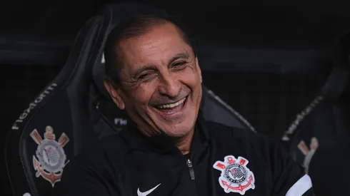 Ramón Díaz continuará no Corinthians ao menos até dezembro.