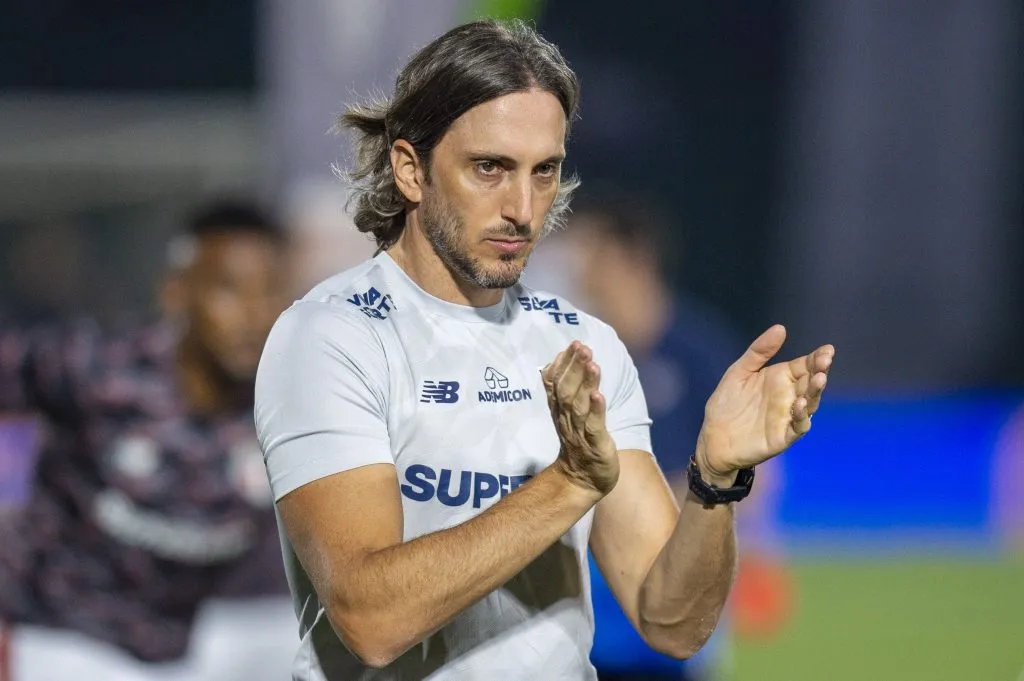 Luis Zubeldía, tecnico do São Paulo, durante partida contra o Vasco (Foto: Anderson Romao/AGIF)