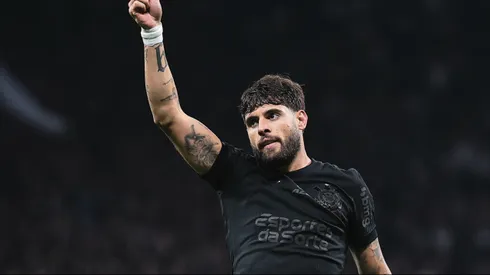 Yuri Alberto, jogador do Corinthians, comemora seu gol durante partida contra o Internaciona (Foto: Ettore Chiereguini/AGIF)