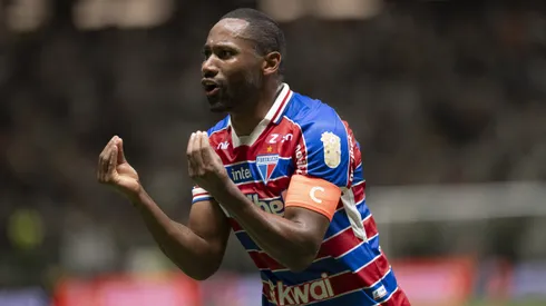 Tinga durante confronto contra o Atlético-MG no Brasileirão de 2023.
