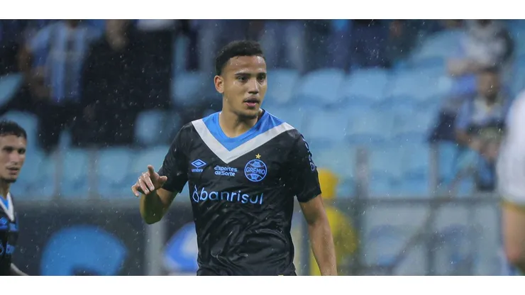 Gustavo Martins atuando no Grêmio