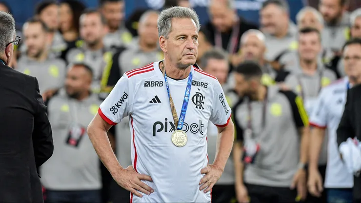 Rodolfo Landim, presidente do Flamengo, durante cerimônia de premiação (Foto: Thiago Ribeiro/AGIF)