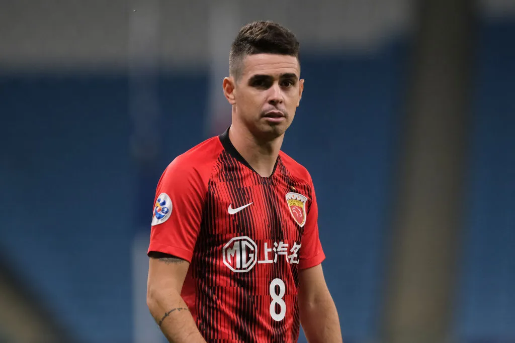AL WAKRAH, QATAR – NOVEMBER 28: Oscar dos Santos Emboaba Júnior, better known as simply Oscar, in action during the AFC Champions League Group H match between Yokohama F.Marinos and&nbsp;Shanghai SIPG at the Al Janoub Stadium on November 28, 2020 in Al Wakrah, Qatar. (Photo by Simon Holmes/Getty Images)