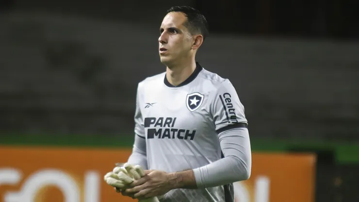 Gatito Fernández jogador do Coritiba durante partida contra o Botafogo no estádio Couto Pereira pelo campeonato Brasileiro A 2023. Foto: Gabriel Machado/AGIF