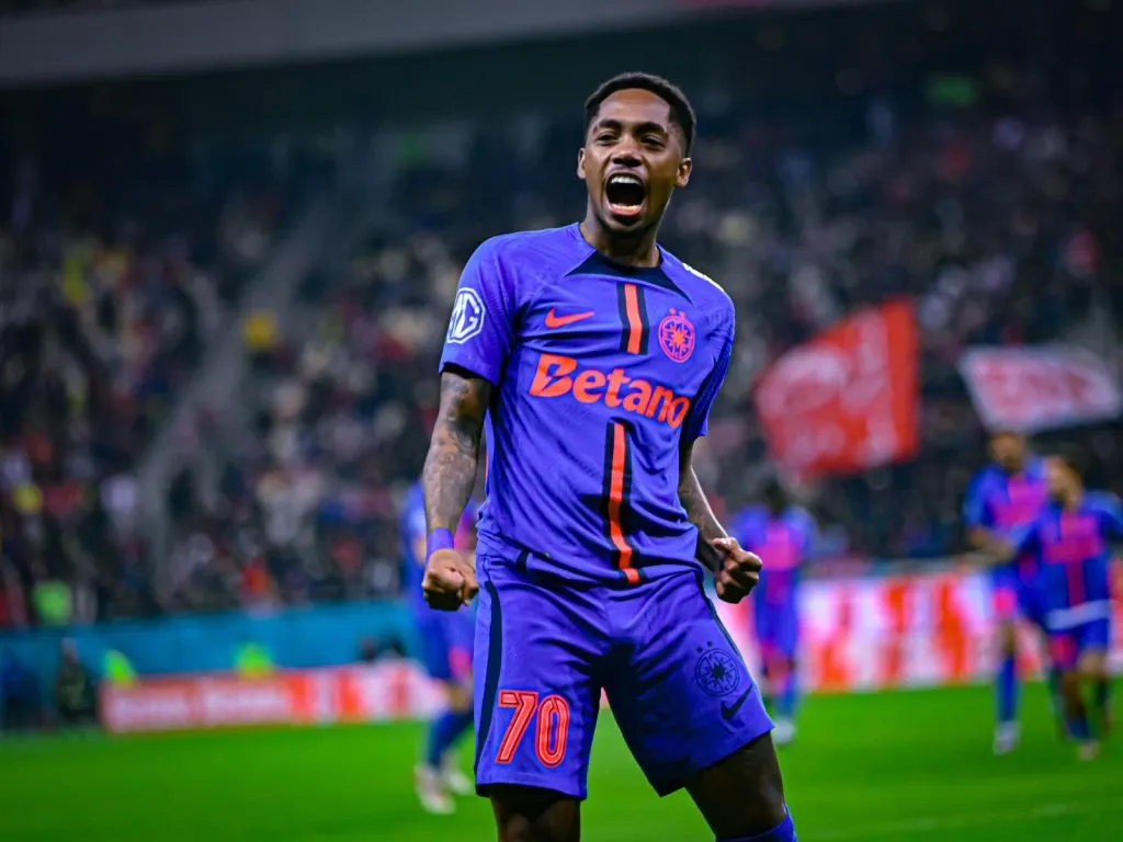 Luis Phelipe durante partida pelo Politehnica Iasi. Foto: Divulgação