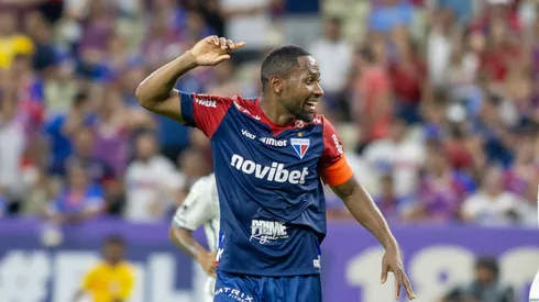 Tinga jogador do Fortaleza durante partida contra o Atlético-MG na Arena Castelão pelo campeonato Brasileiro A 2024. Foto: Baggio Rodrigues/AGIF