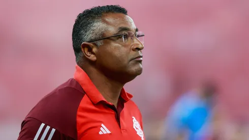 Roger Machado, técnico do Internacional, durante partida contra o Flamengo, pelo Brasileirão Betano.