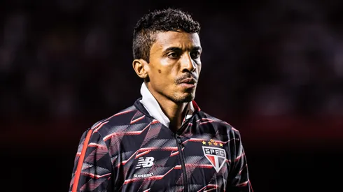 Luiz Gustavo, jogador do São Paulo, durante partida contra o Santos, pelo Campeonato Paulista.