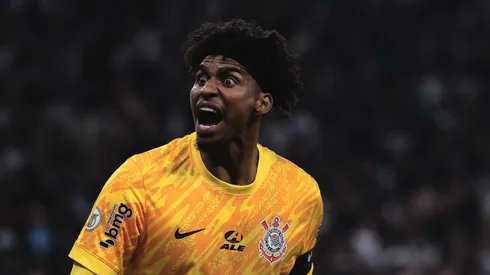 Hugo Souza terá novo contrato no Corinthians, caso fique.