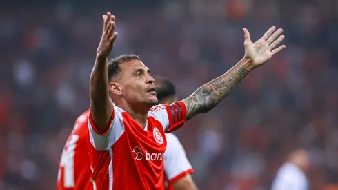 Alan Patrick jogador do Internacional comemora seu gol durante partida contra o Fortaleza no estadio Beira-Rio pelo campeonato Brasileiro A 2024.
