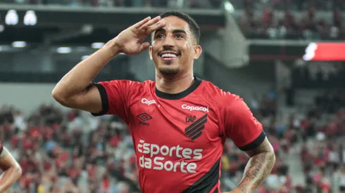 Christian jogador do Athletico-PR comemora seu gol durante partida contra o Londrina no estádio Arena da Baixada pelo campeonato Paranaense 2024. Foto: Robson Mafra/AGIF