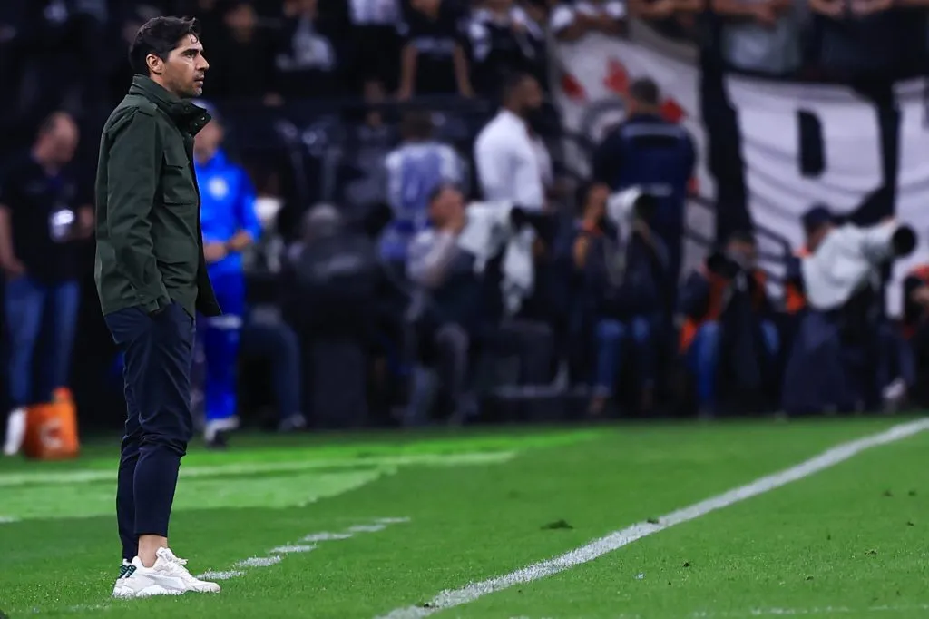 Abel Ferreira, técnico do Palmeiras, em jogo contra o Corinthians, pelo Brasileirão Betano. Foto: Marcello Zambrana/AGIF