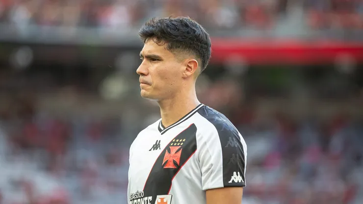 Galdames jogador do Vasco durante partida contra o Athletico-PR no estadio Arena da Baixada pelo campeonato Brasileiro A 2024.