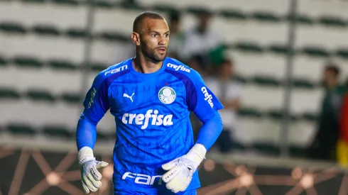 Weverton, jogador do Palmeiras, durante aquecimento antes da partida (Foto: Luiz Erbes/AGIF)