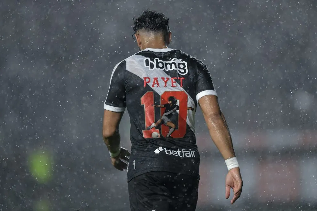 Torcida do Vasco revelou preferir Payet entre os titulares ao invés de Coutinho. Foto: Thiago Ribeiro/AGIF