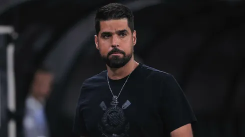 António Oliveira, ex-técnico do Corinthians, durante partida contra o America-RN, pela Copa Betano do Brasil.