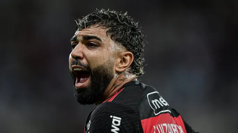 Gabigol durante confronto contra o Athletico-PR no Brasileirão 2024.