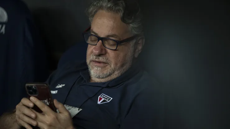 Júlio Casares, presidente do São Paulo, antes da partida contra o Flamengo (Foto: Jorge Rodrigues/AGIF)