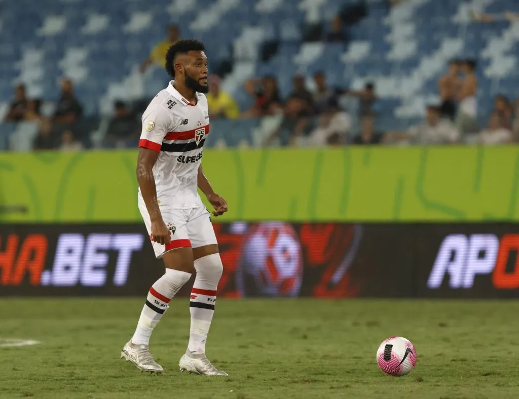 Sabino, zagueiro do São Paulo, em partida contra o Cuiabá, pelo Brasileirão Betano. Foto: Rubens Chiri/Saopaulofc.net