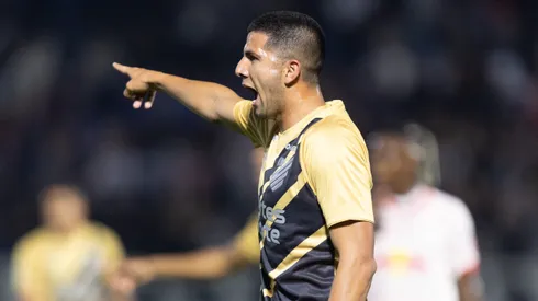 Gamarra durante confronto contra o Bragantino no Brasileirão 2024.