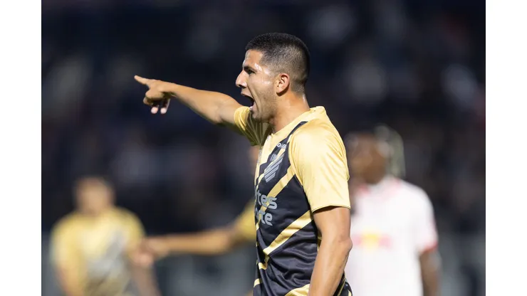 Gamarra durante confronto contra o Bragantino no Brasileirão 2024.