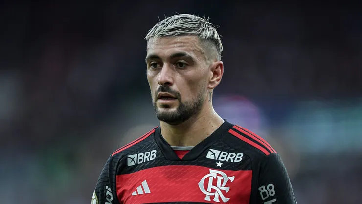 Arrascaeta, jogador do Flamengo, durante partida contra o Juventude (Foto: Thiago Ribeiro/AGIF)