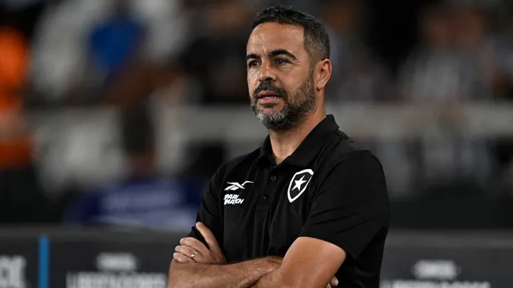 Botafogo se prepara para clássico contra o Vasco com novidades importantes