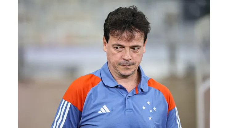 Diniz durante confronto contra o Bahia no Brasileirão 2024.