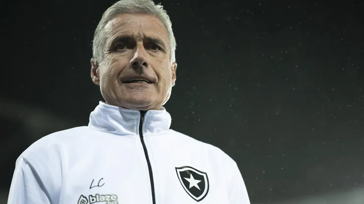 Luís Castro vira plano A de gigante brasileiro e notícia ferve no Botafogo (Foto: Jorge Rodrigues/AGIF)