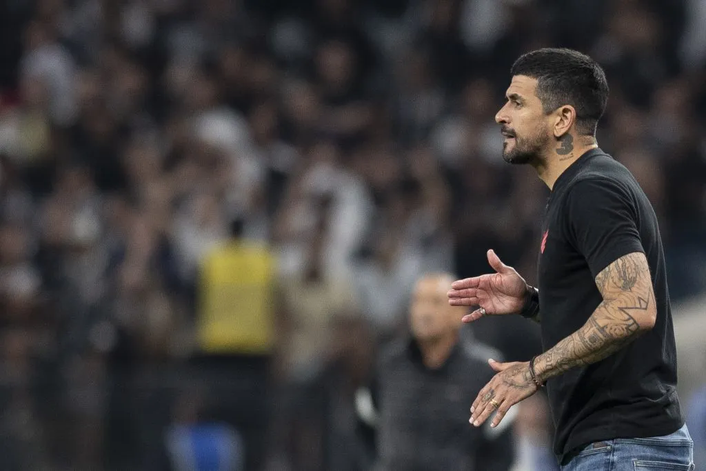 Lucho durante partida contra o Corinthians no Campeonato Brasileiro 2024. Foto: Anderson Romao/AGIF