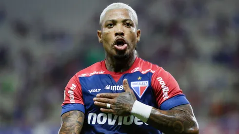 Marinho comemorando gol contra o Atlético-MG no Brasileirão 2024.