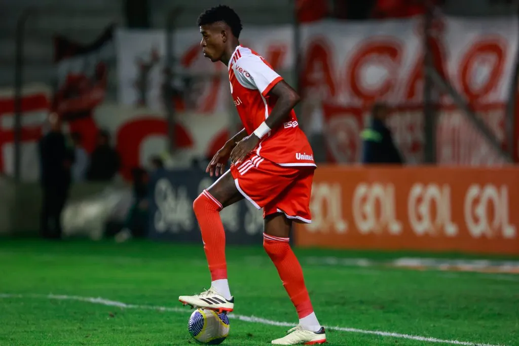 Vitão jogador do Internacional durante partida contra o Juventude no  Alfredo Jaconi pelo campeonato Brasileiro A 2024. Foto: Luiz Erbes/AGIF