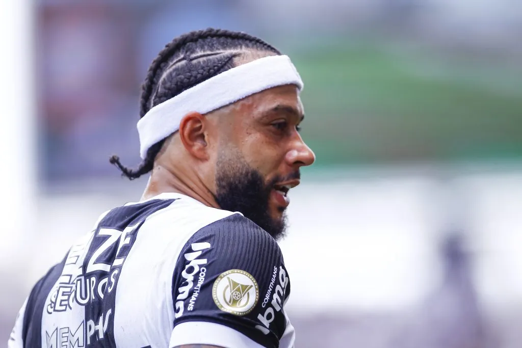 Depay jogador do Corinthians durante partida contra o Cruzeiro no estadio Arena Corinthians pelo campeonato Brasileiro A 2024. Foto: Marco Miatelo/AGIF