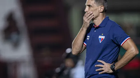 Vojvoda durante confronto contra o Atlético-GO no Brasileirão 2024.