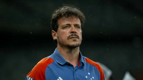 Fernando Diniz, técnico do Cruzeiro, durante partida contra o Palmeiras (Foto: Fernando Moreno/AGIF)
