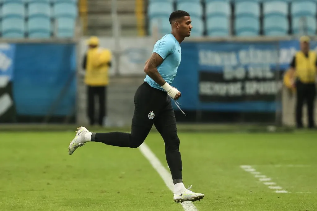 Adriel goleiro do Gremio deixa o campo apos partida contra o ABC no estadio Arena do Gremio pelo campeonato Copa do Brasil 2023. Foto: Pedro H. Tesch/AGIF