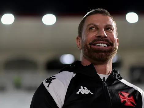 Pedrinho prepara proposta para técnico de rival do Vasco