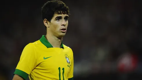 Oscar atuando na Seleção Brasileira em 2013